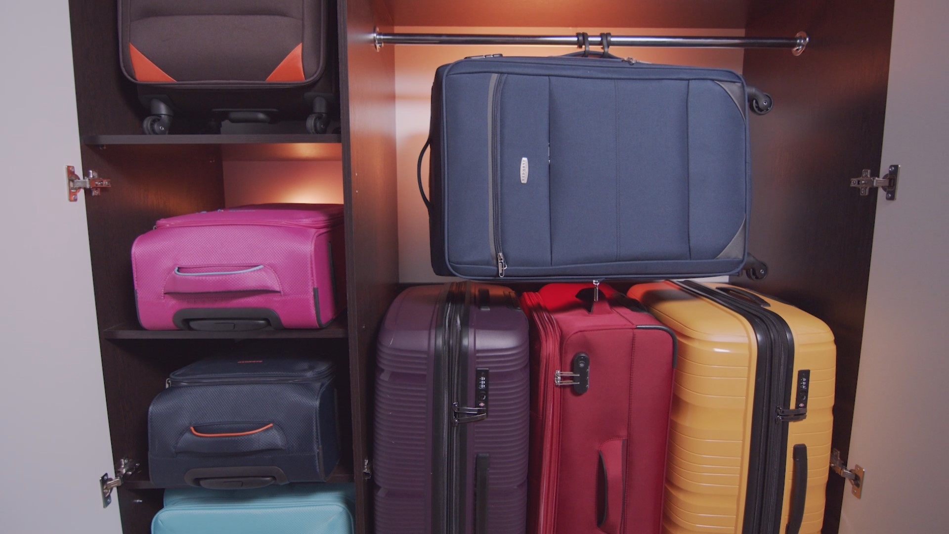 Как хранить чемоданы в доме: основные правила и советы